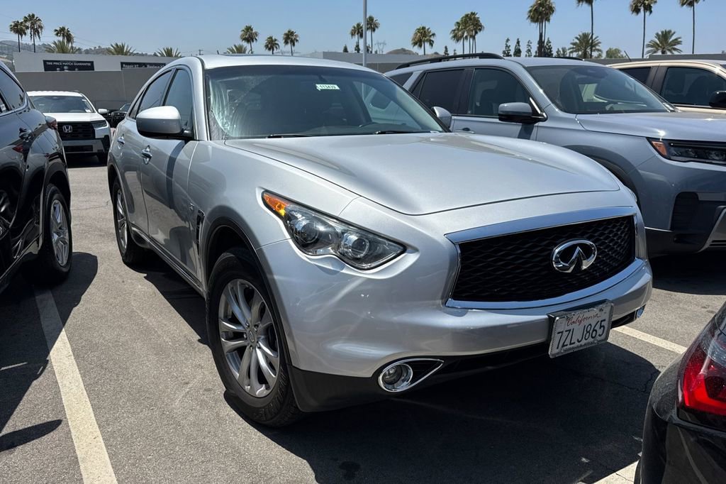 Used 2017 INFINITI QX70 AWD image 2