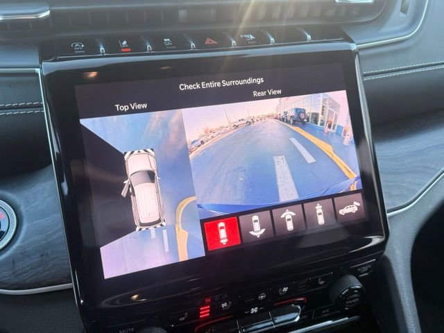 Used 2022 Jeep Grand Cherokee Limited w/ Luxury Tech Group II image 19