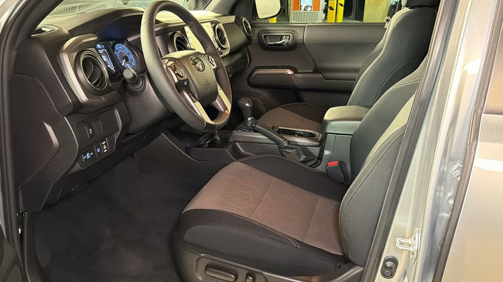 Used 2023 Toyota Tacoma TRD Off-Road image 19