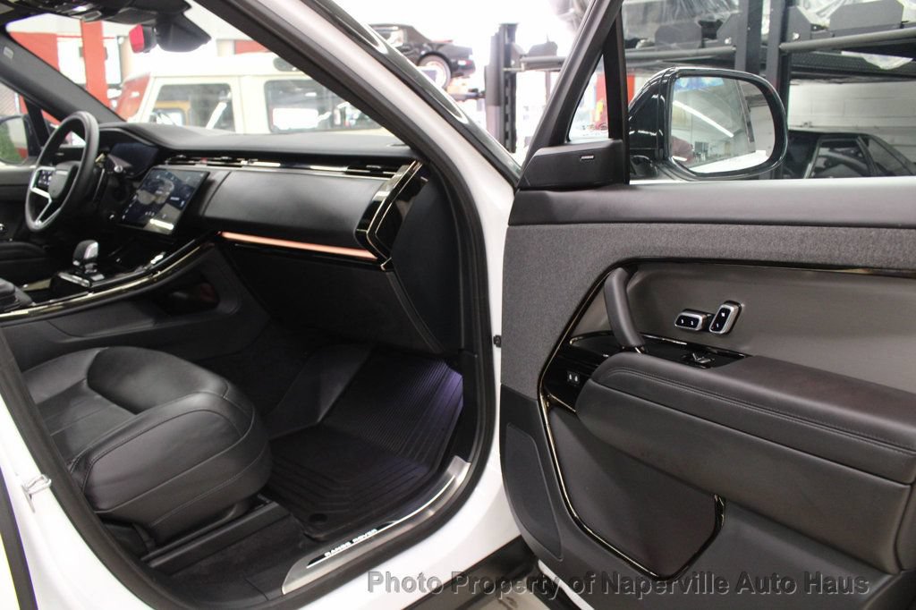 Used 2025 Land Rover Range Rover Sport SE AWD/4WD image 43