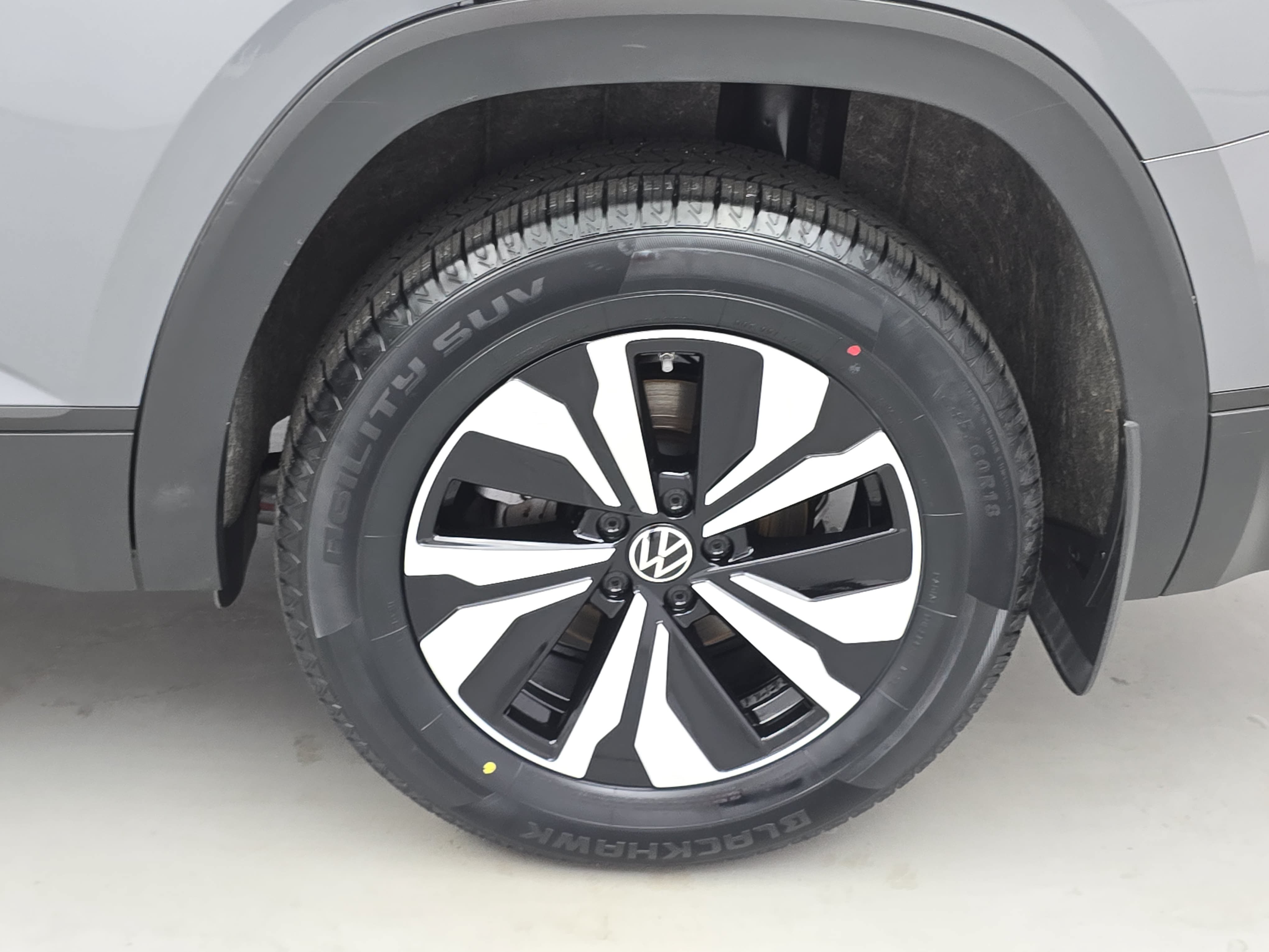 Used 2024 Volkswagen Atlas SE AWD/4WD image 33
