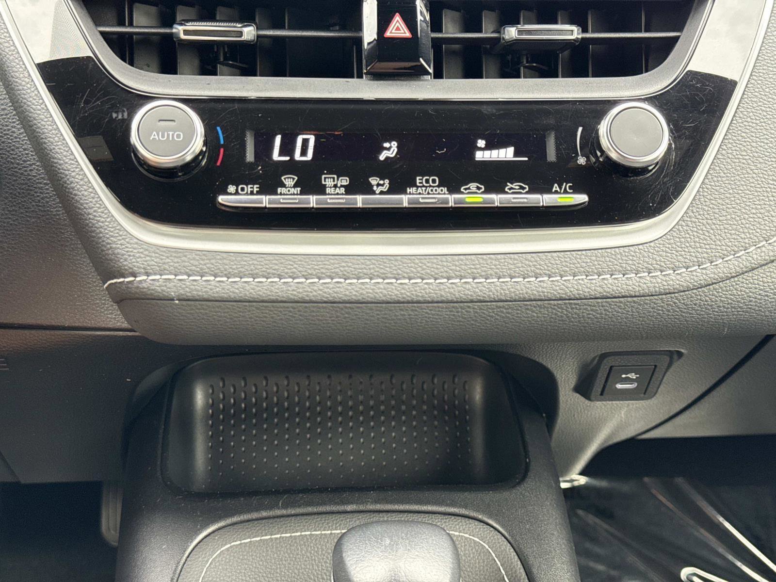 Used 2023 Toyota Corolla SE w/ SE Premium Package image 7
