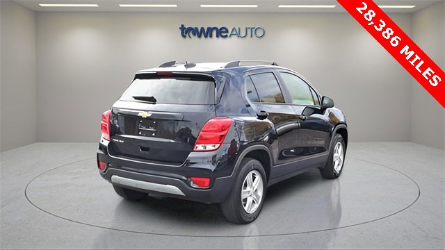 Used 2022 Chevrolet Trax LT w/ LT Convenience Package image 6