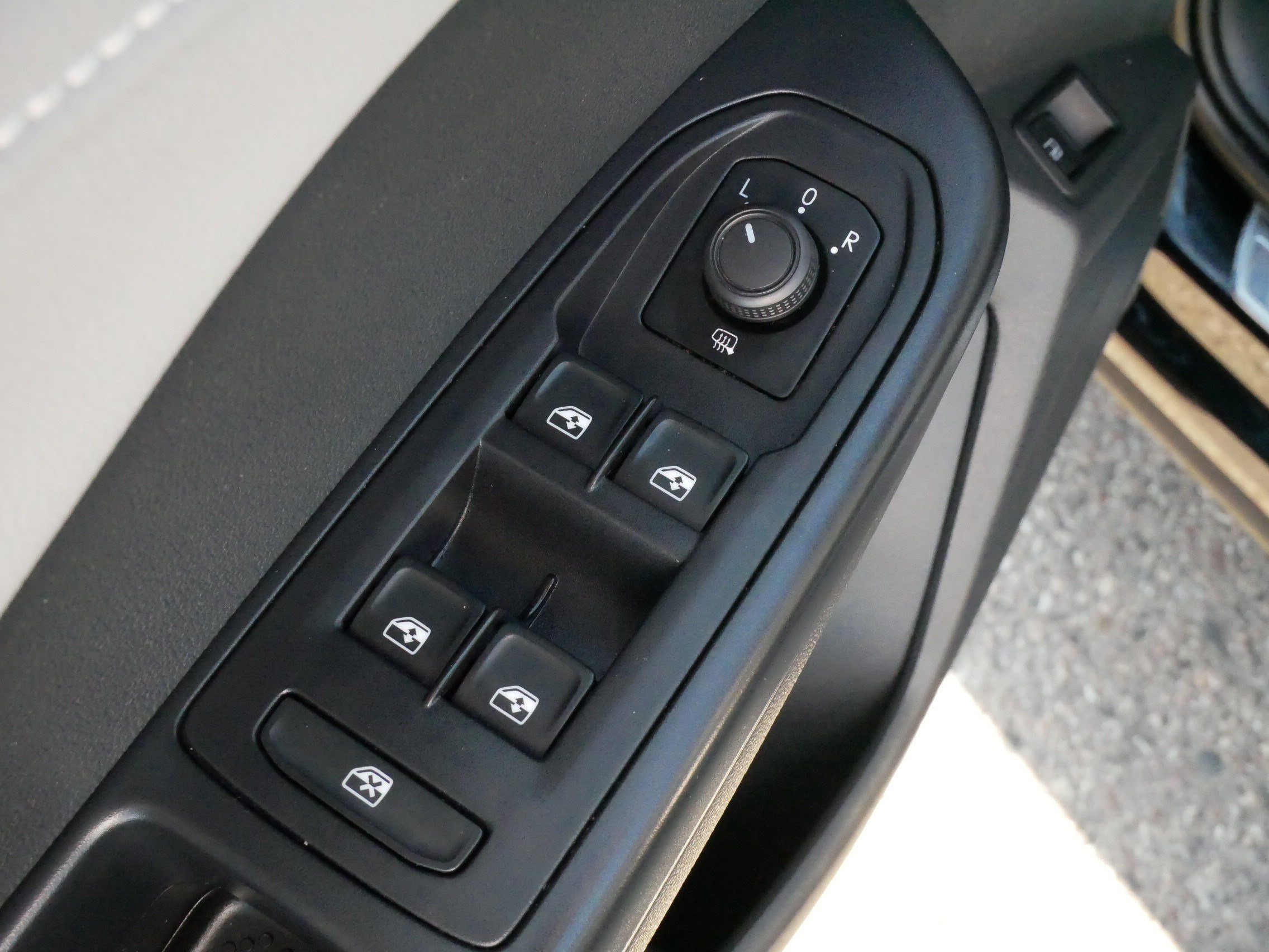 Used 2024 Volkswagen Taos SE AWD/4WD image 19