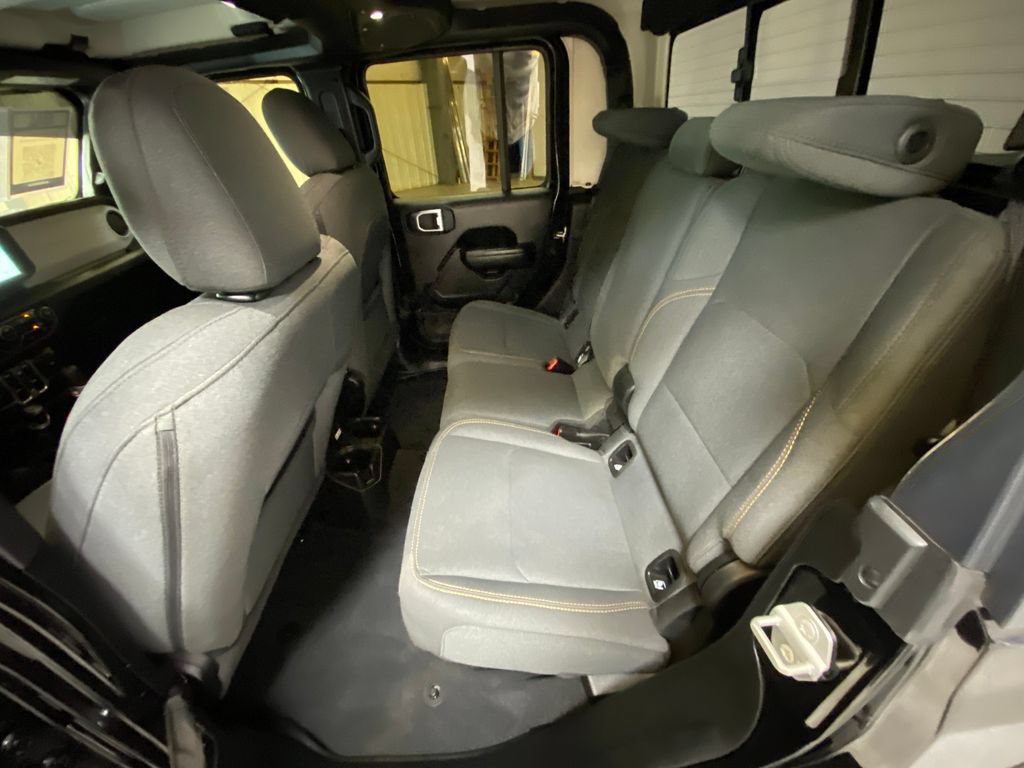 Used 2024 Jeep Gladiator Sport AWD/4WD image 23