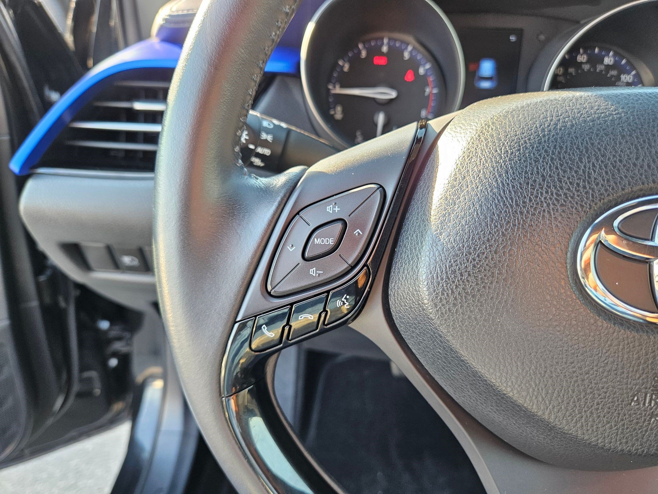 Used 2020 Toyota C-HR XLE FWD image 20