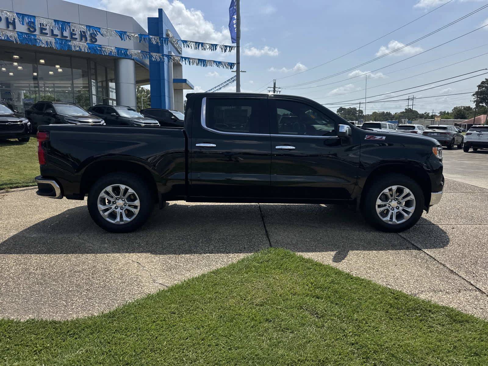 New 2026 Chevrolet Silverado 1500 LTZ w/ LTZ Premium Package AWD/4WD image 6
