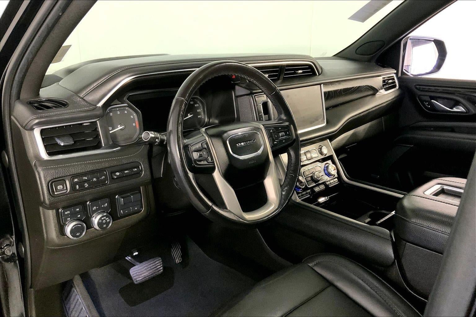 Used 2021 GMC Yukon Denali w/ Denali Premium Package AWD/4WD image 14