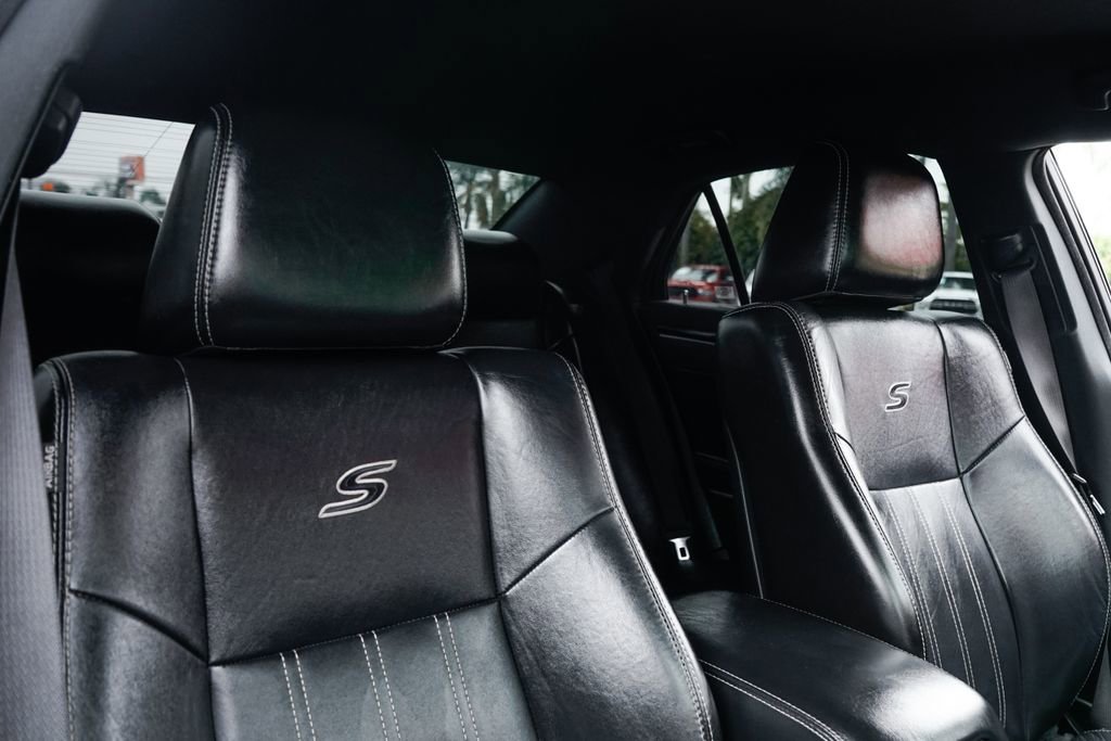 Used 2019 Chrysler 300 S image 35