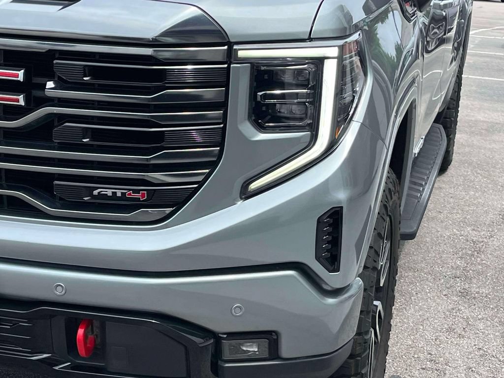 Used 2024 GMC Sierra 1500 AT4 w/ Technology Package AWD/4WD image 10