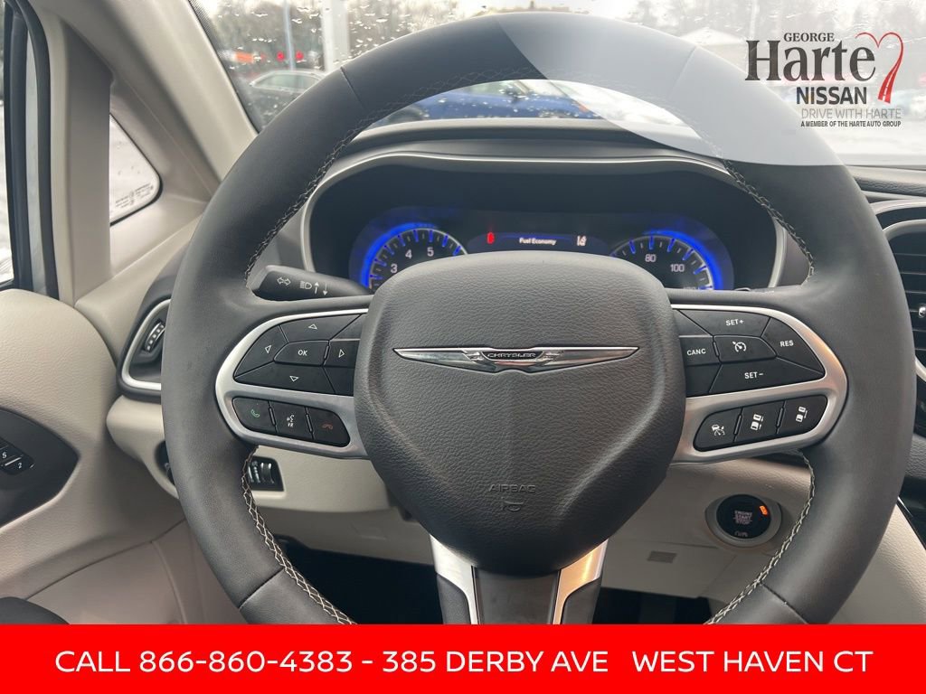 Used 2024 Chrysler Pacifica Touring-L image 46