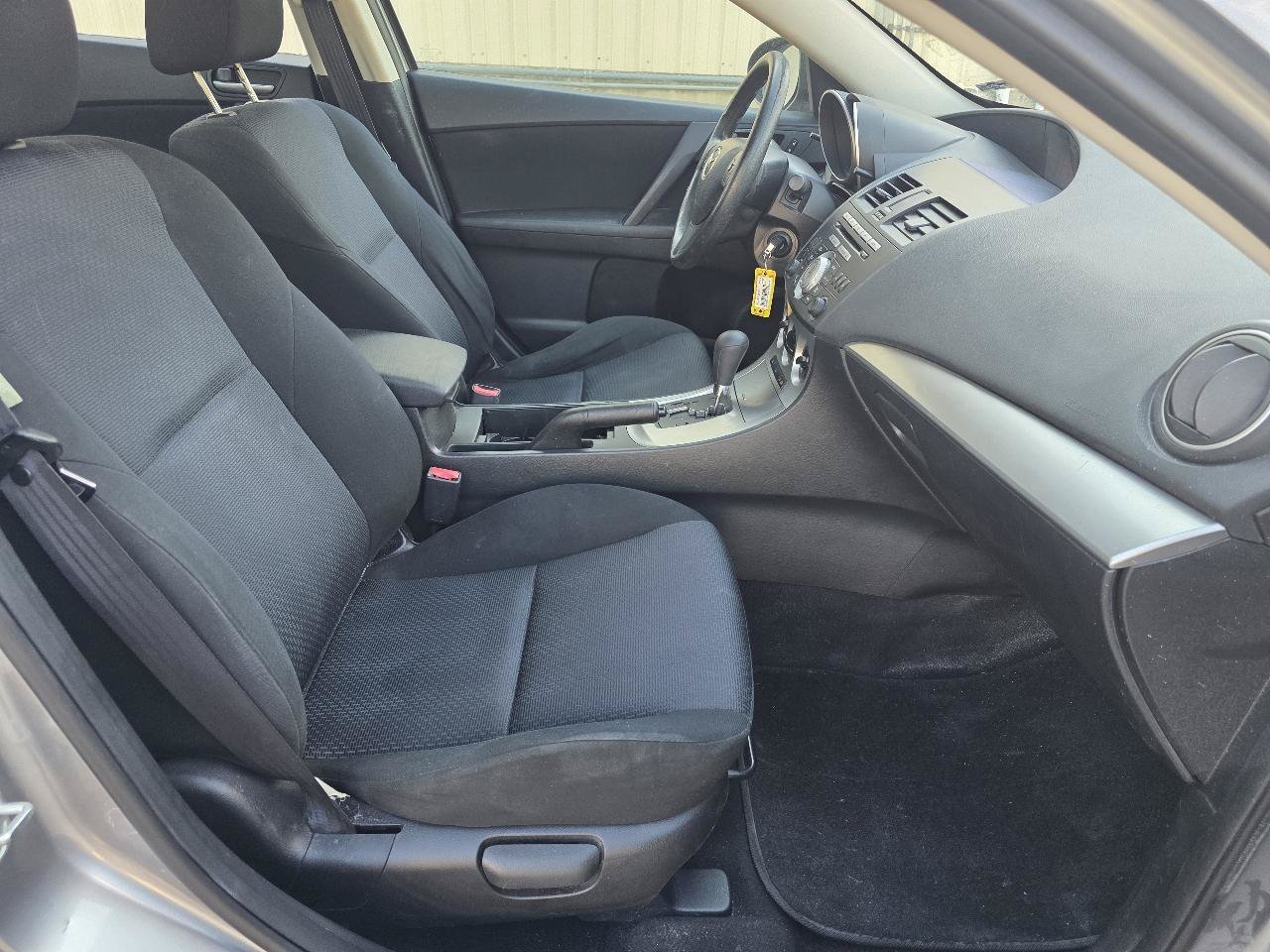 Used 2010 MAZDA MAZDA3 i Touring FWD image 12