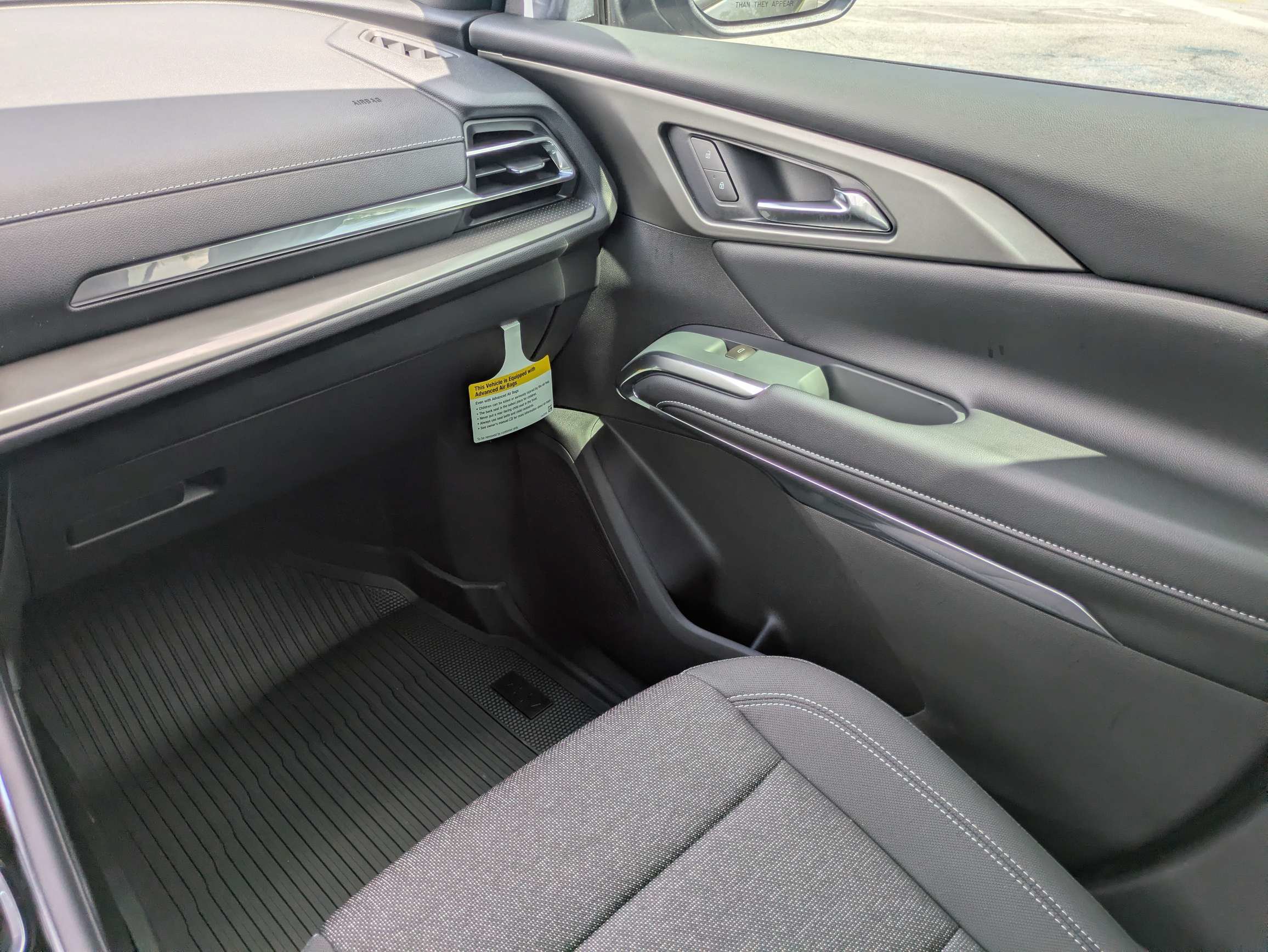 New 2027 Chevrolet Traverse LT w/ Driver Confidence Package FWD image 12