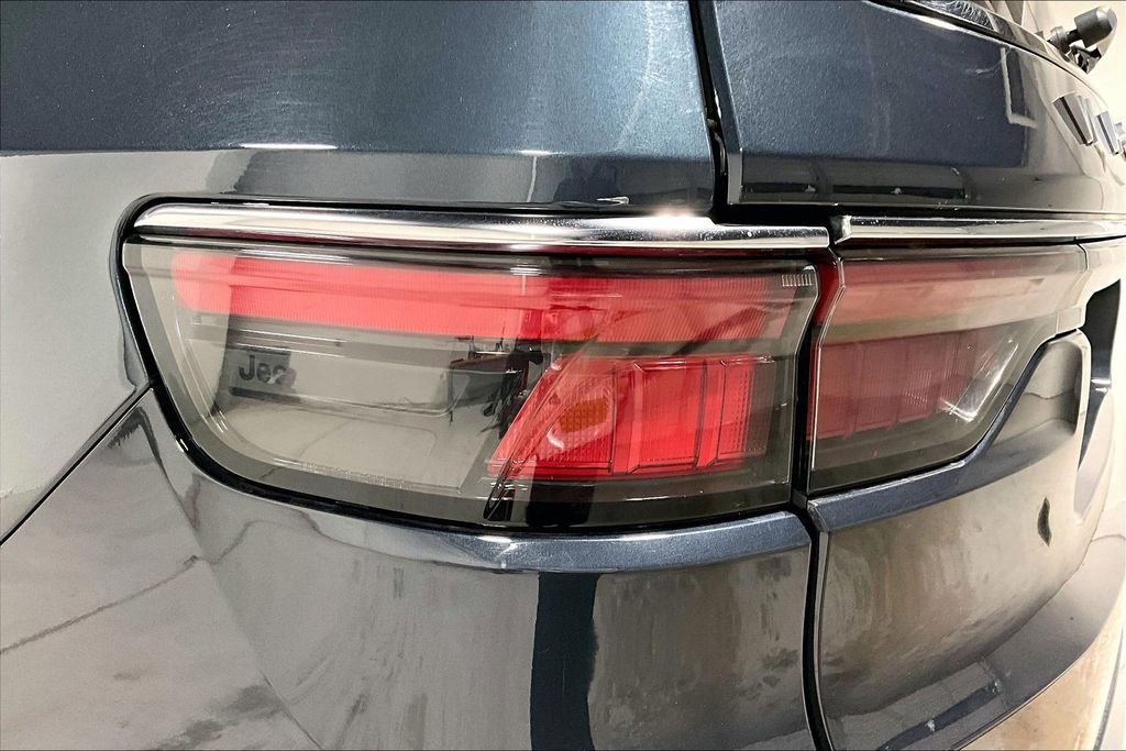 Used 2023 Jeep Wagoneer 4WD w/ Convenience Group I image 38