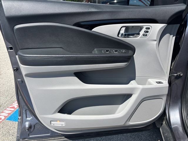 Used 2021 Honda Pilot Touring image 17