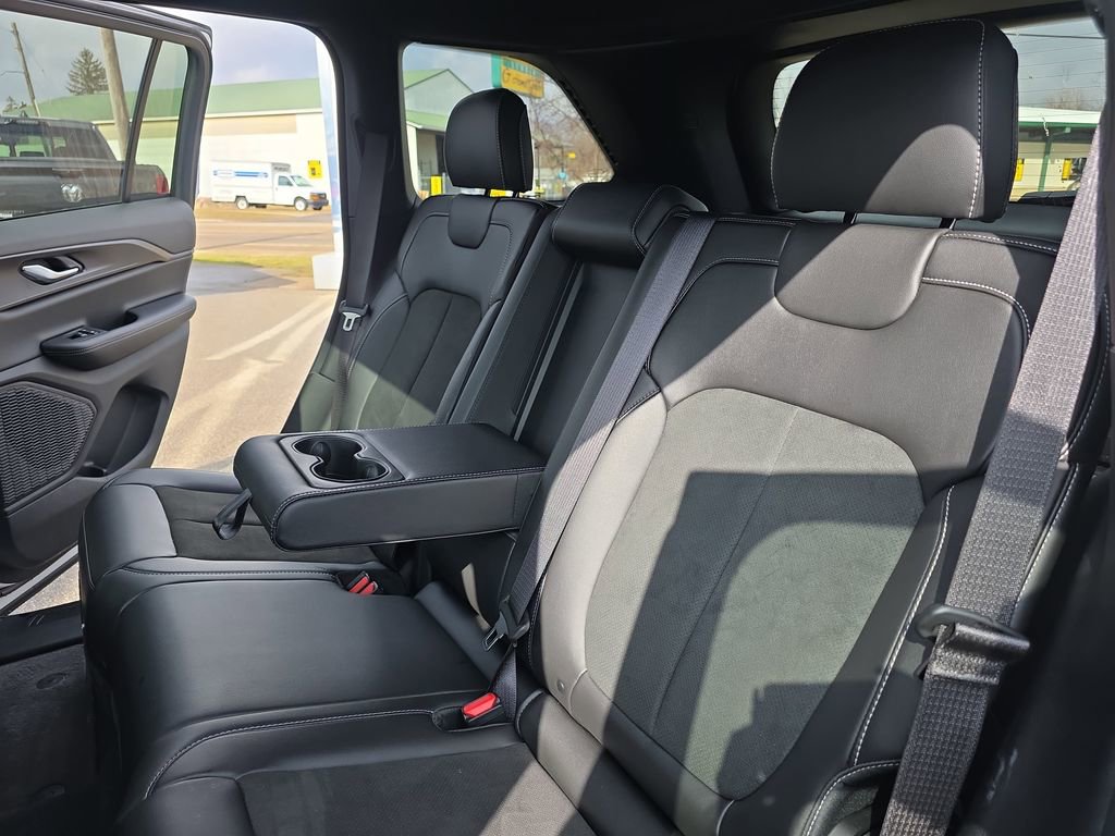 New 2025 Jeep Grand Cherokee Altitude image 14