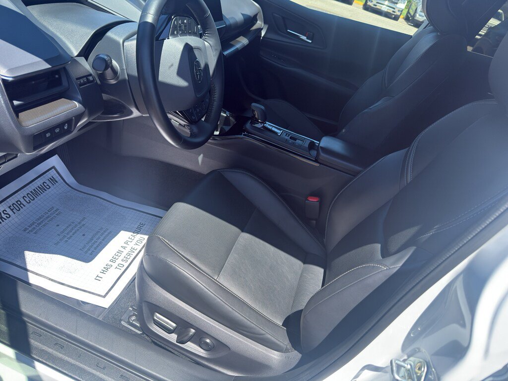 Used 2025 Toyota Prius FWD image 10
