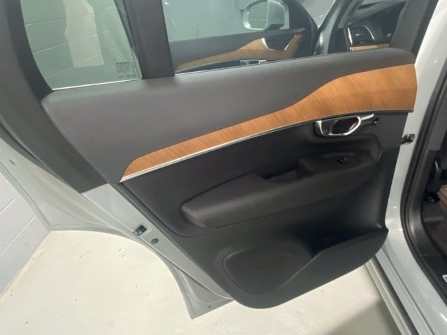 Used 2025 Volvo XC90 T8 Plus w/ Protection Package Premier AWD/4WD image 8