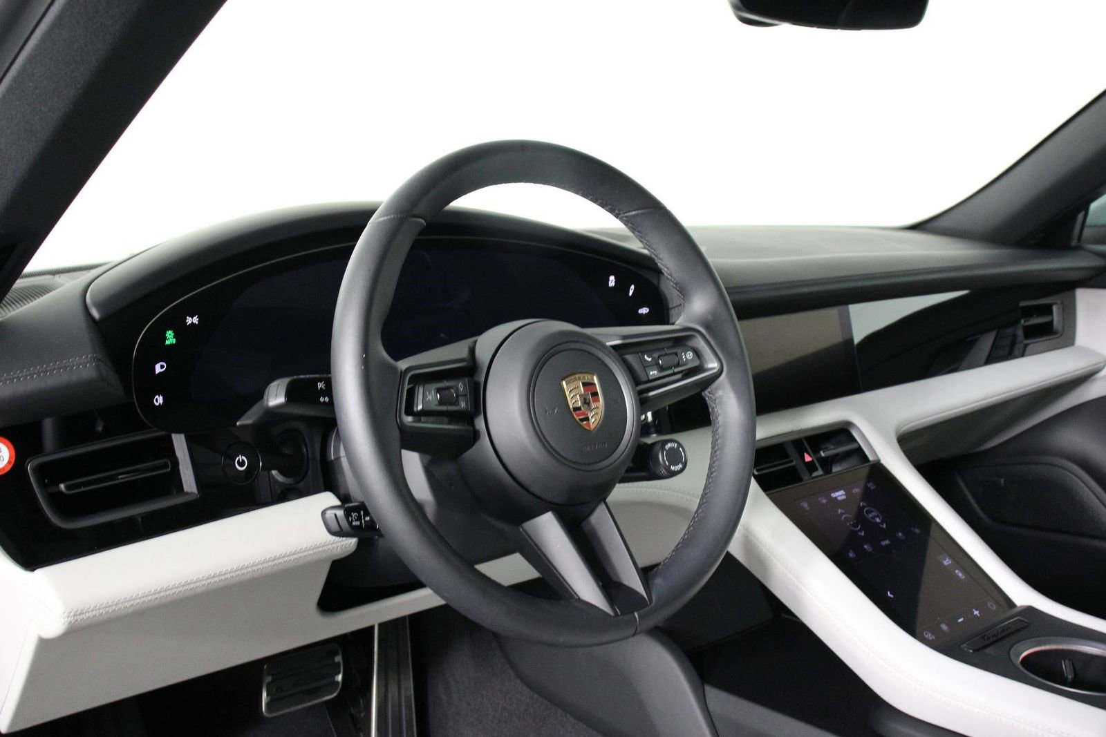 Certified 2025 Porsche Taycan image 4