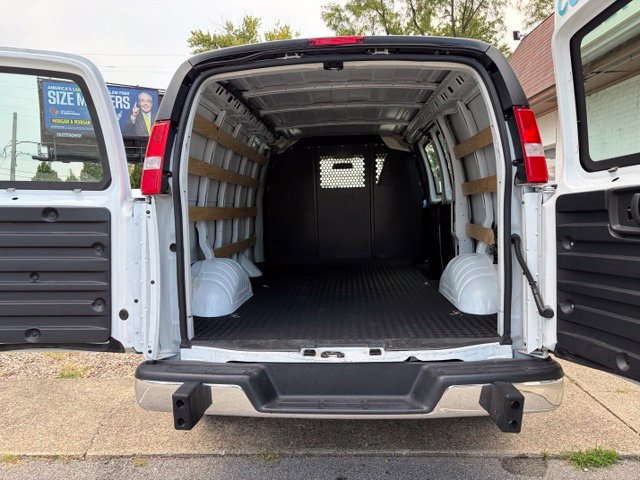 Used 2025 Chevrolet Express 2500 w/ Driver Convenience Package RWD image 7