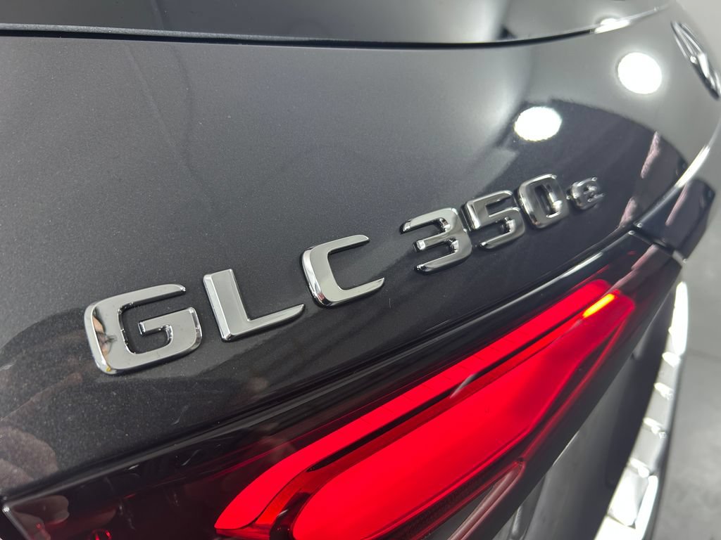 Used 2025 Mercedes-Benz GLC 350e 4MATIC image 12