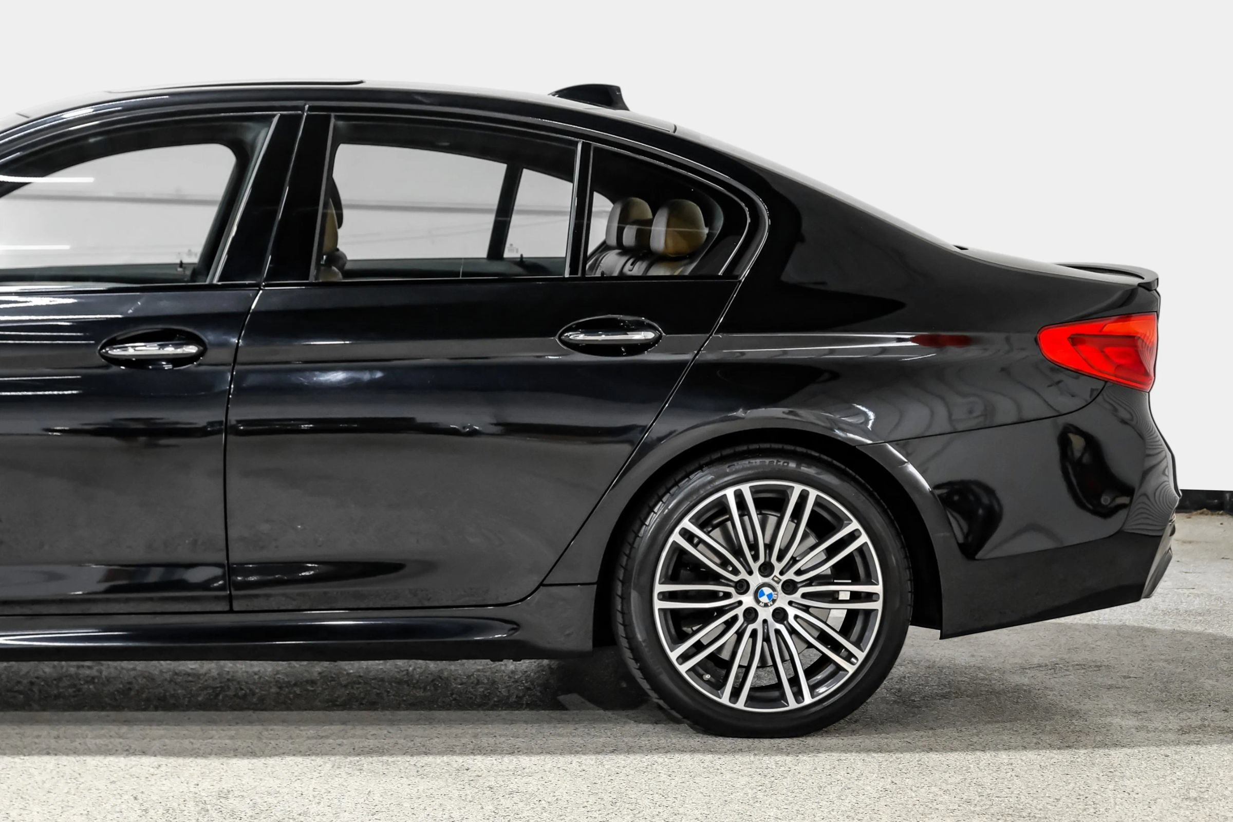 Used 2017 BMW 540i RWD image 11