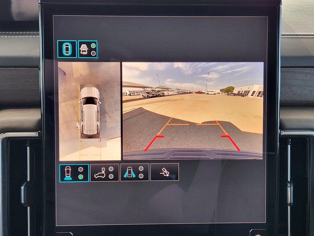 Certified 2025 GMC Yukon Denali Ultimate w/ LPO, Floor Liner Package AWD/4WD image 18