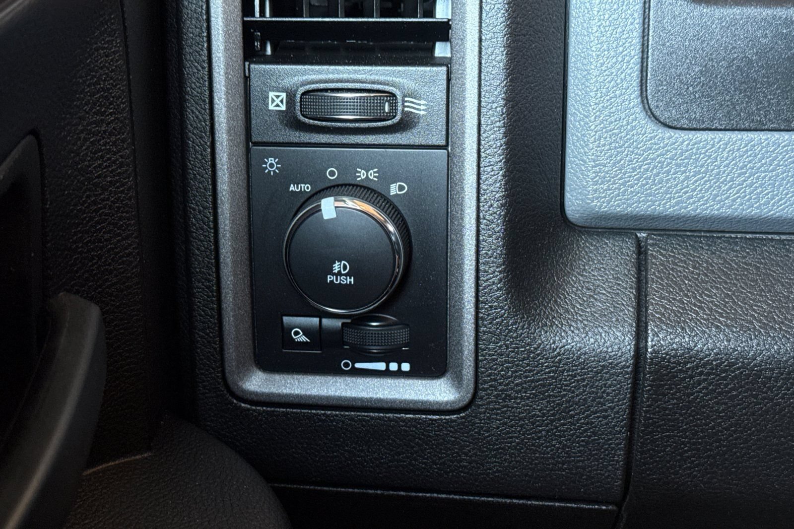Used 2019 RAM 1500 Express w/ Wheel & Sound Group AWD/4WD image 32