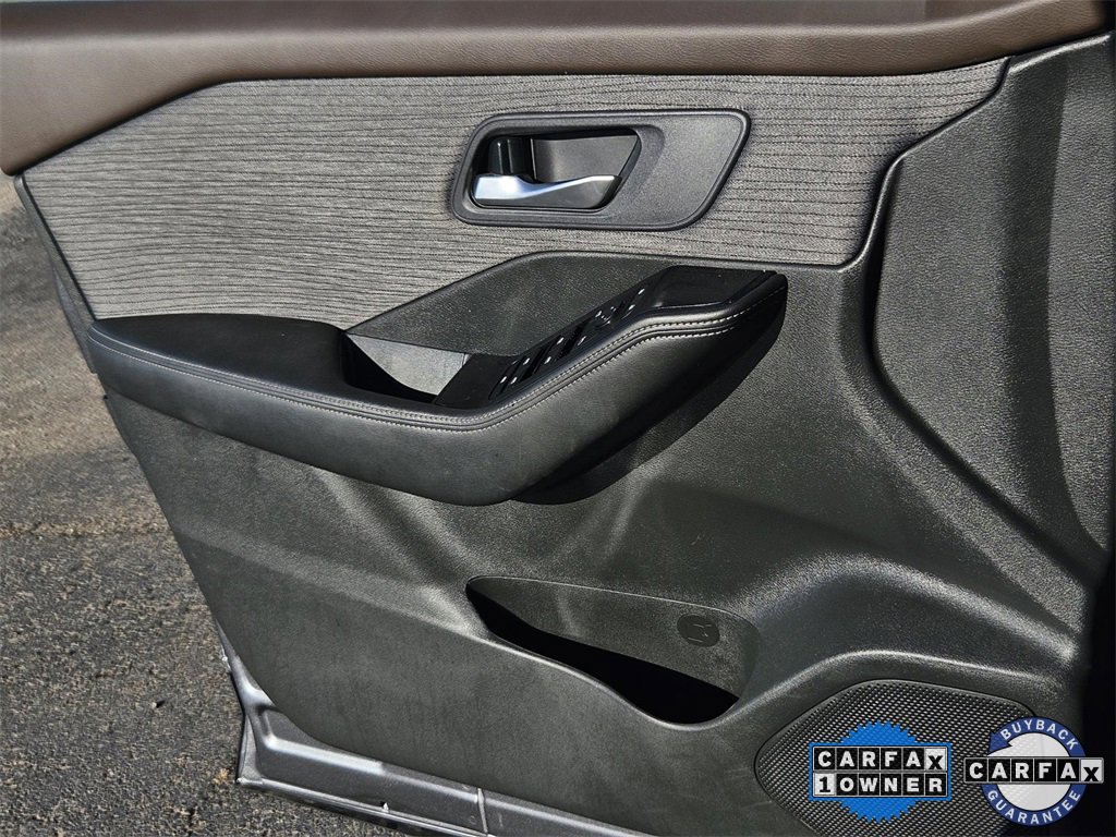 Used 2023 Nissan Rogue SV image 25