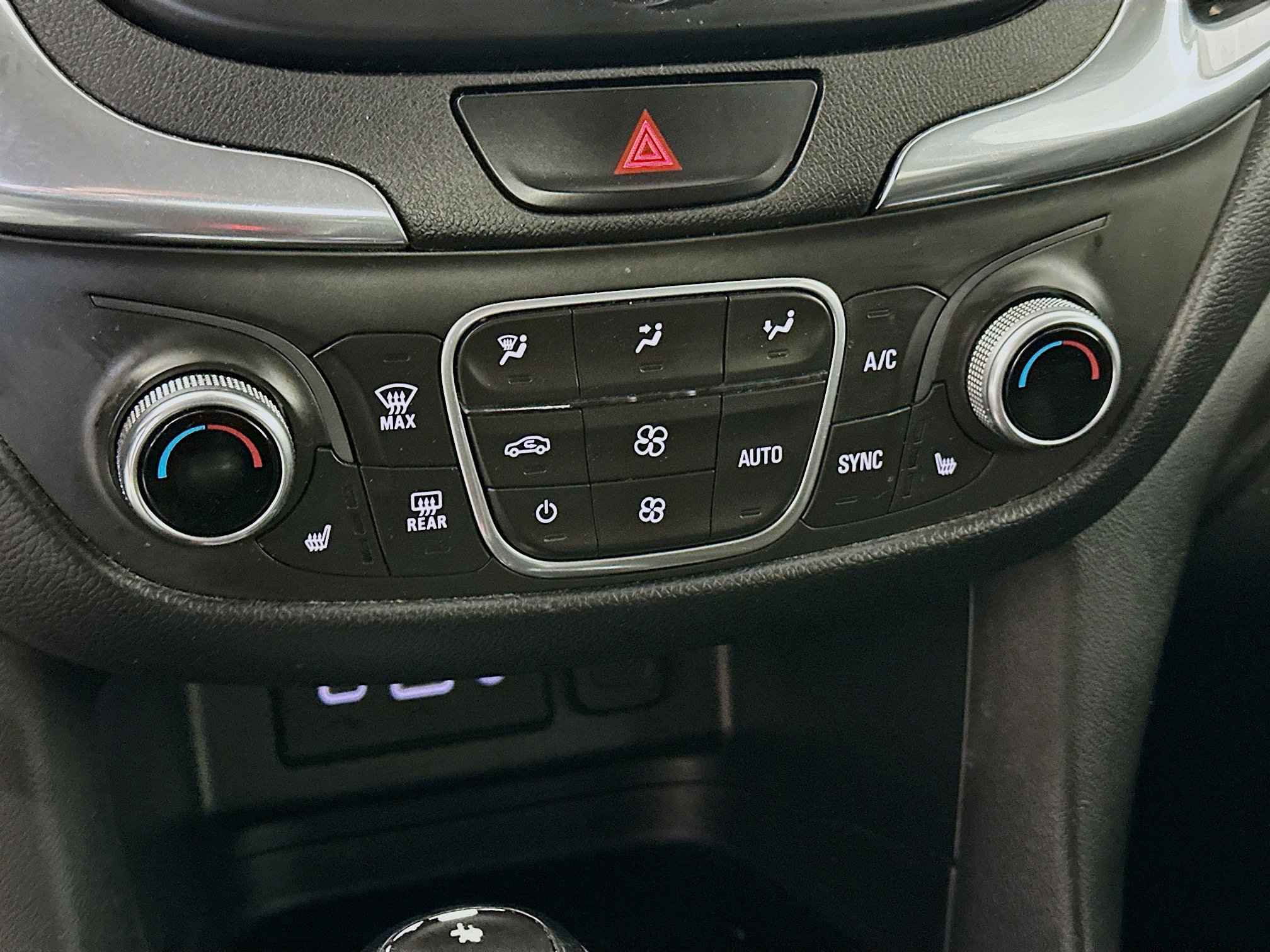 Used 2020 Chevrolet Equinox LT FWD image 24