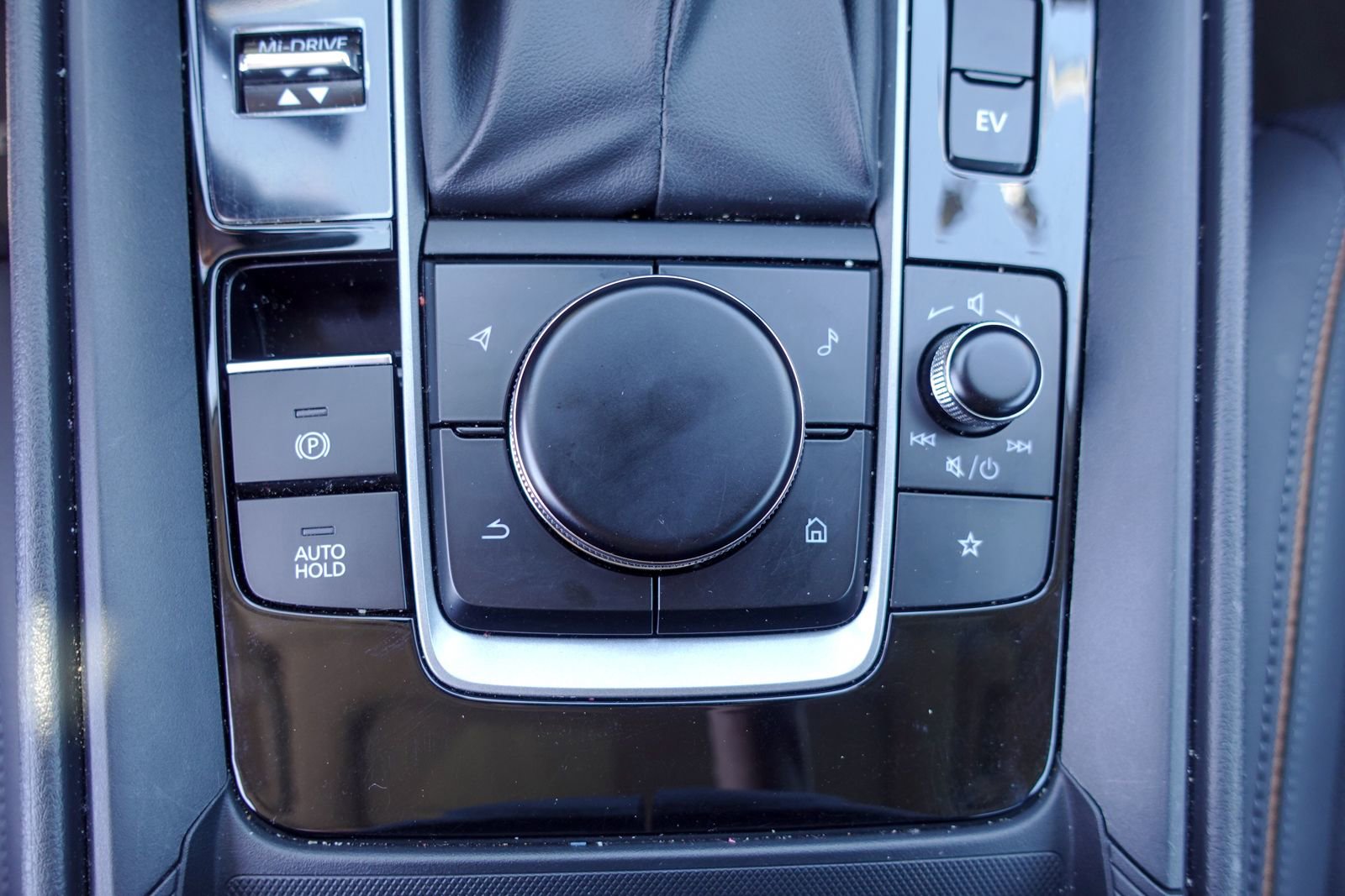Used 2025 MAZDA CX-50 AWD 2.5 Hybrid w/ Premium Pkg image 24