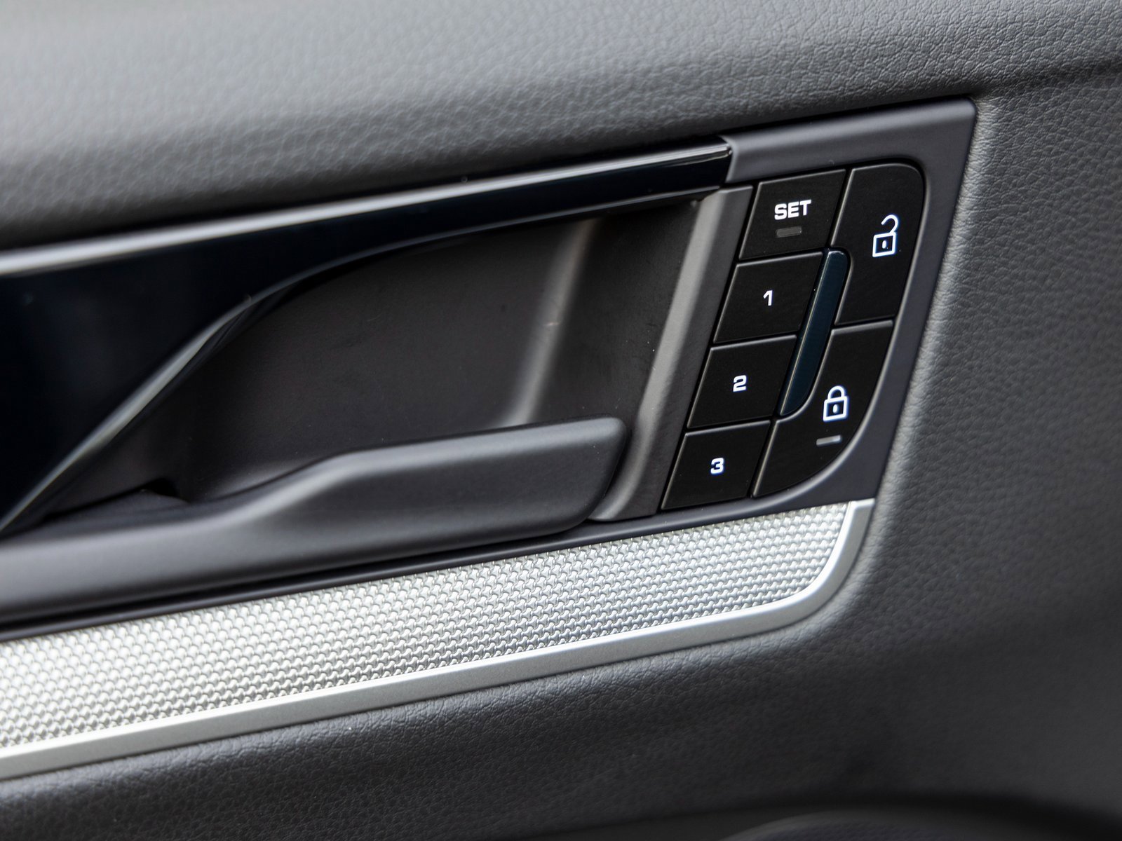 Certified 2025 Porsche Cayenne image 22