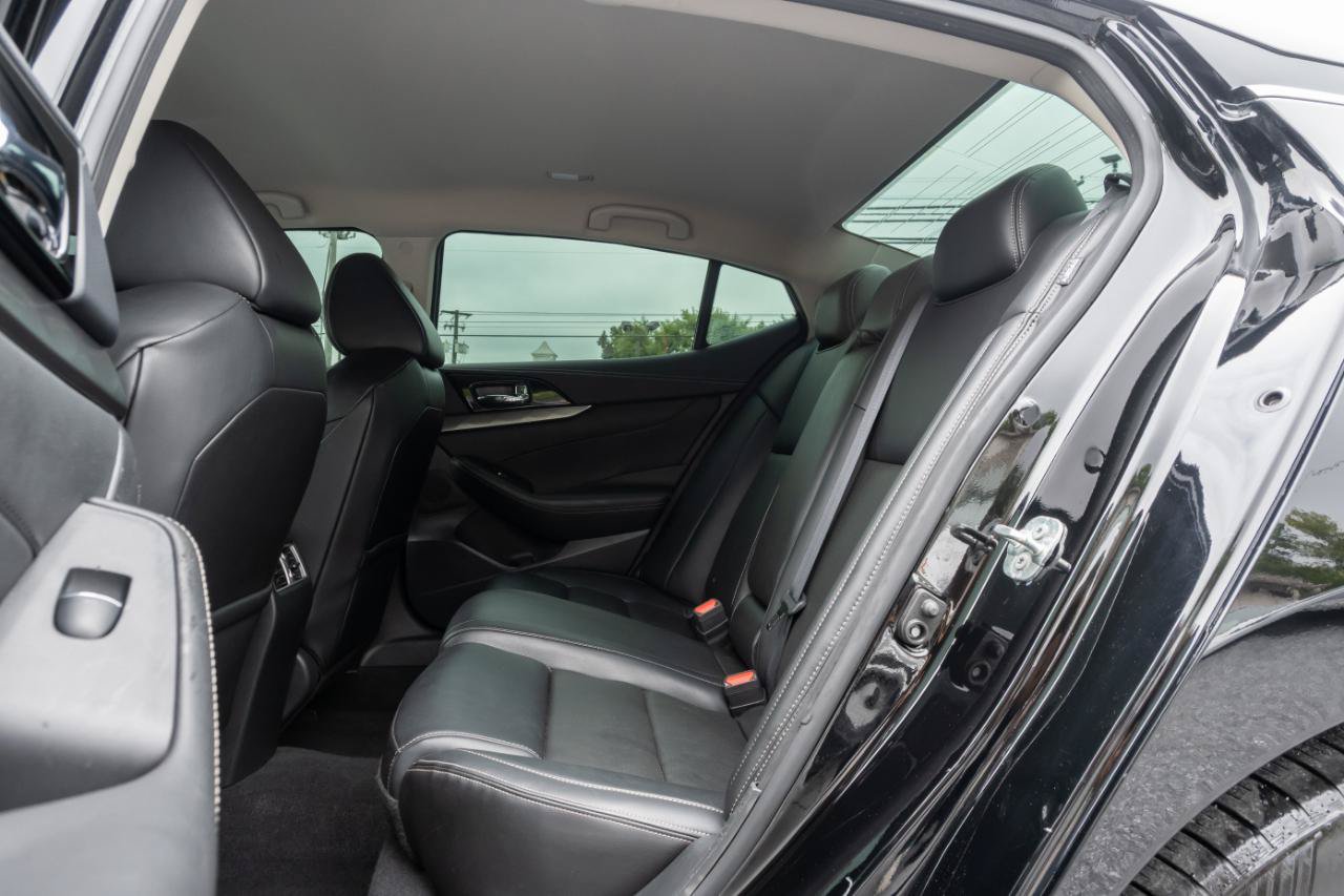 Used 2022 Nissan Maxima SV w/ Floor Mat Group FWD image 18