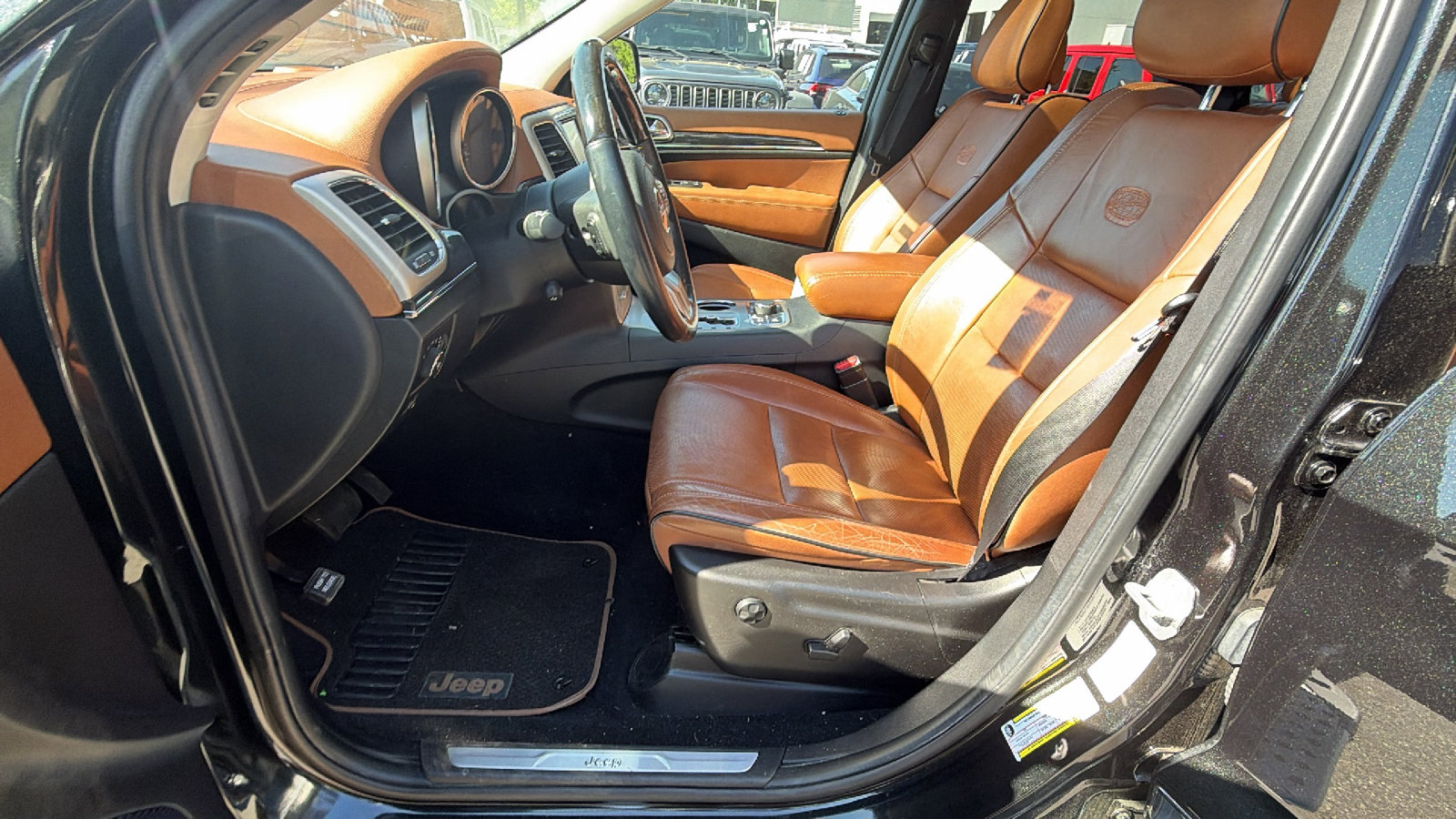 Used 2012 Jeep Grand Cherokee Overland Summit AWD/4WD image 16