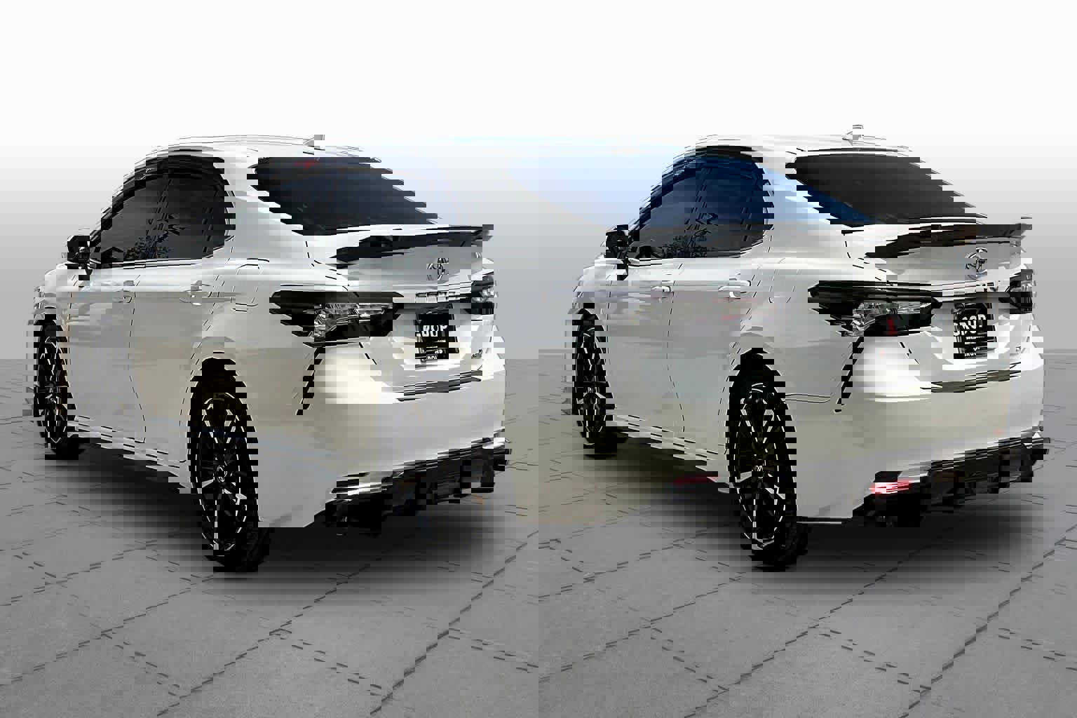 Used 2019 Toyota Camry XSE image 12