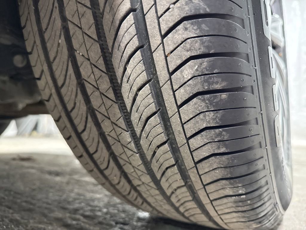 Used 2025 Buick Envision Preferred image 37