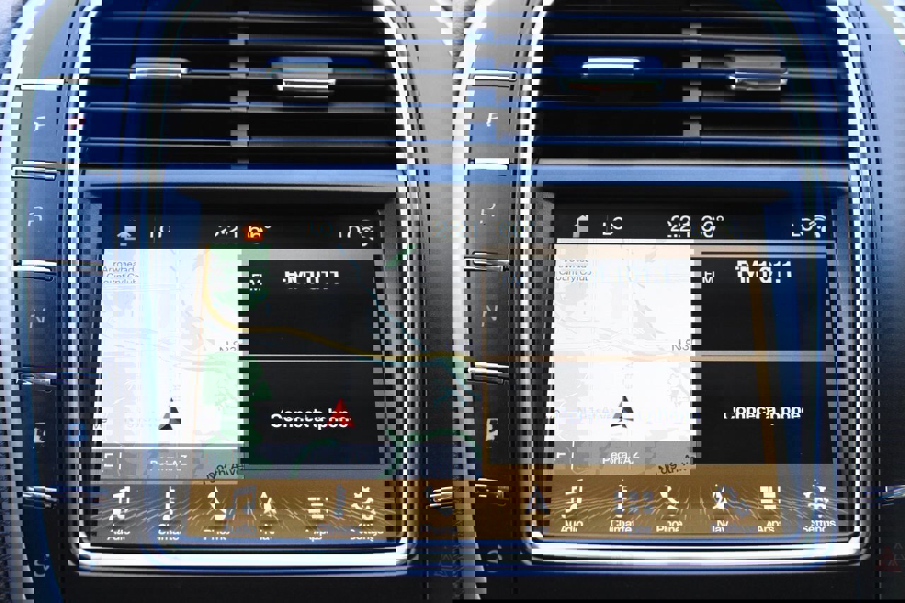 Used 2018 Lincoln MKX Reserve w/ Enhanced Security Package image 18