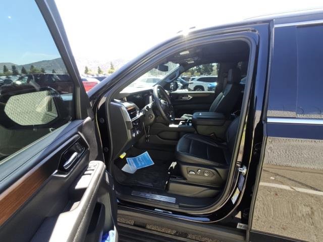 Used 2025 GMC Yukon XL Denali w/ Sun & Power Step Package AWD/4WD image 6
