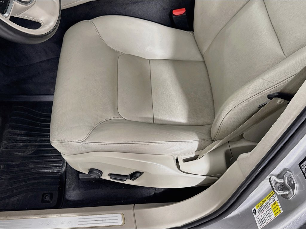 Used 2017 Volvo XC90 T5 Momentum w/ Vision Package FWD image 19