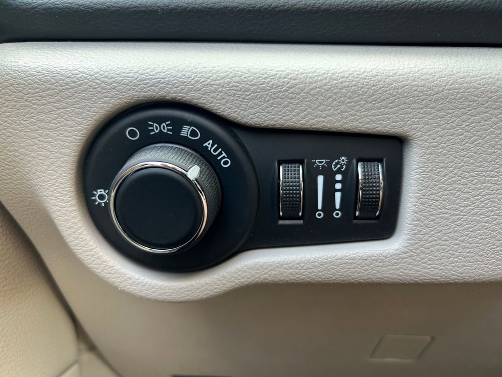 Used 2023 Chrysler Voyager LX FWD image 19