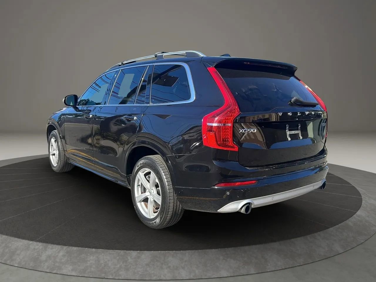 Used 2019 Volvo XC90 T5 Momentum image 7