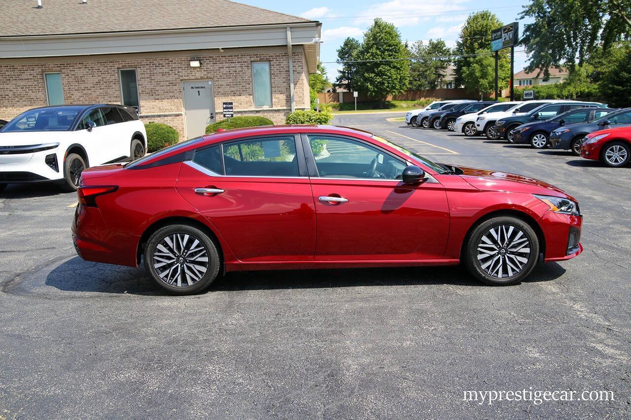 Used 2025 Nissan Altima 2.5 SV FWD image 10