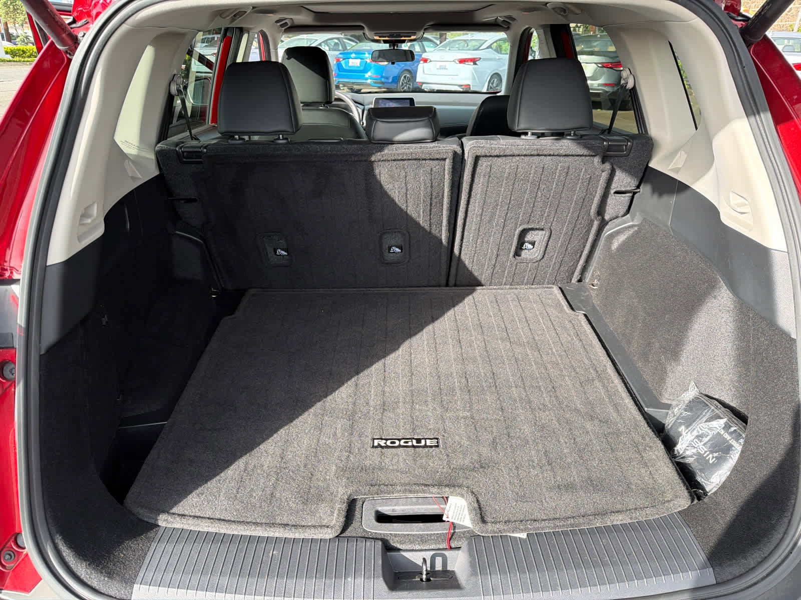 Used 2023 Nissan Rogue SV w/ SV Premium Package image 28