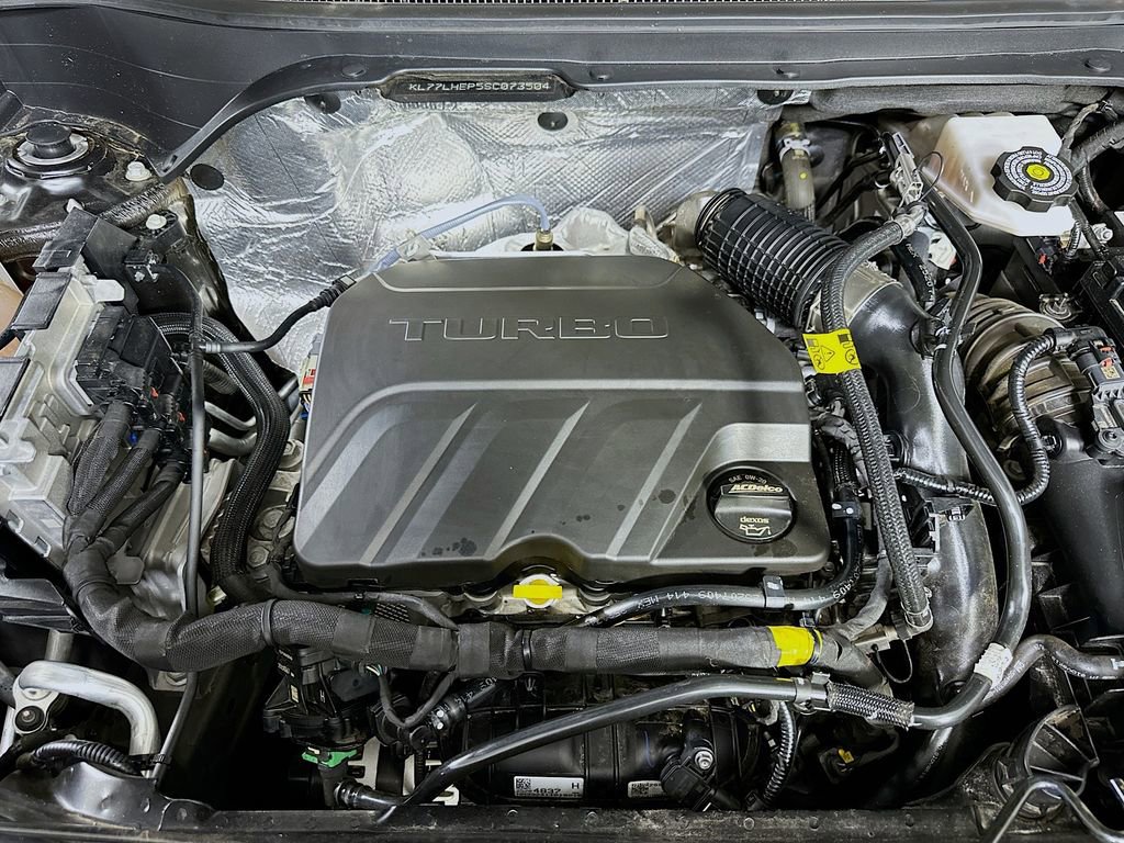 Used 2025 Chevrolet Trax LT w/ Driver Confidence Package image 9