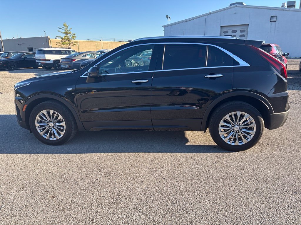Used 2024 Cadillac XT4 Premium Luxury AWD/4WD image 2
