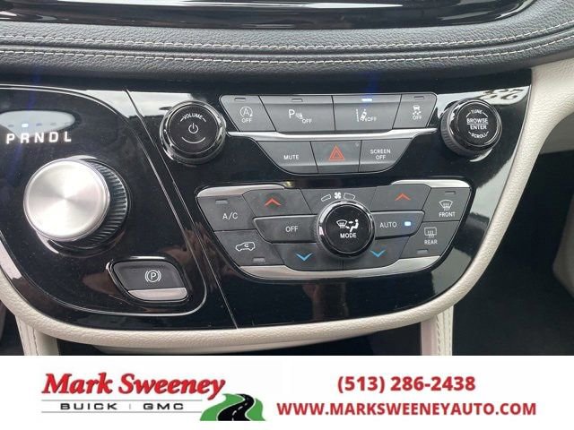 Used 2023 Chrysler Pacifica Limited image 20