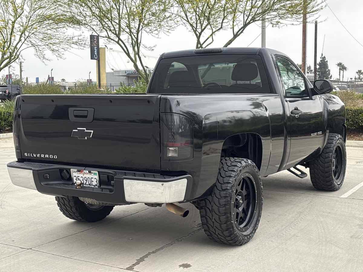 Used 2011 Chevrolet Silverado 1500 W/T w/ LS Package RWD image 2