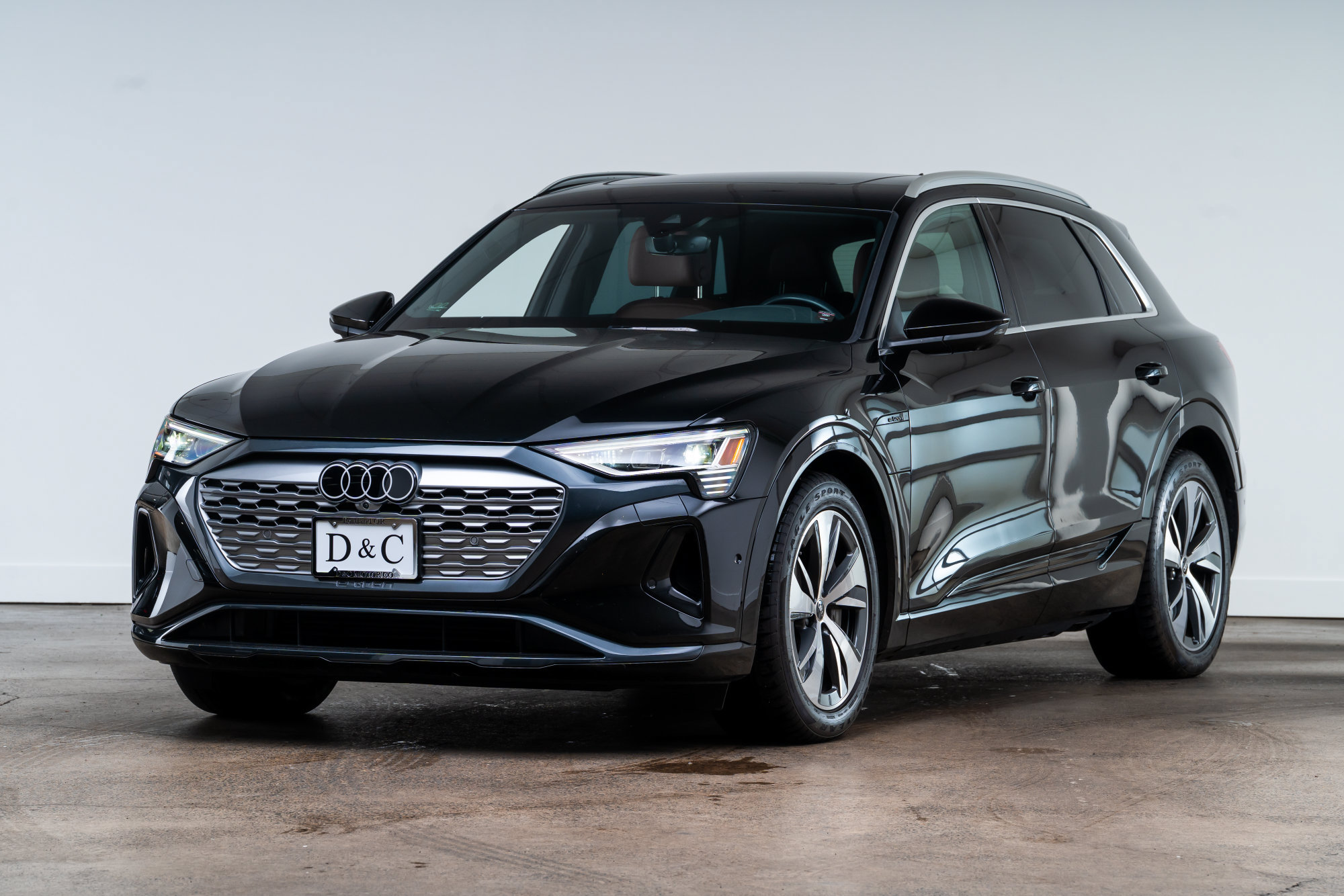 Used 2024 Audi Q8 e-tron Premium Plus w/ Premium Plus Package AWD/4WD image 3