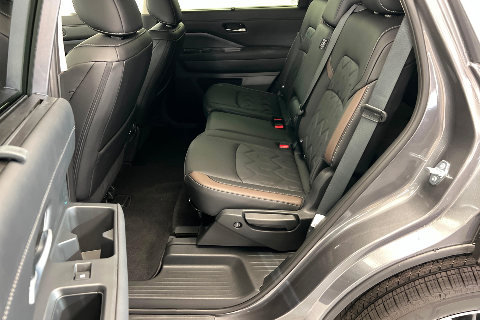 New 2026 Nissan Pathfinder Platinum w/ Cargo Package AWD/4WD image 21