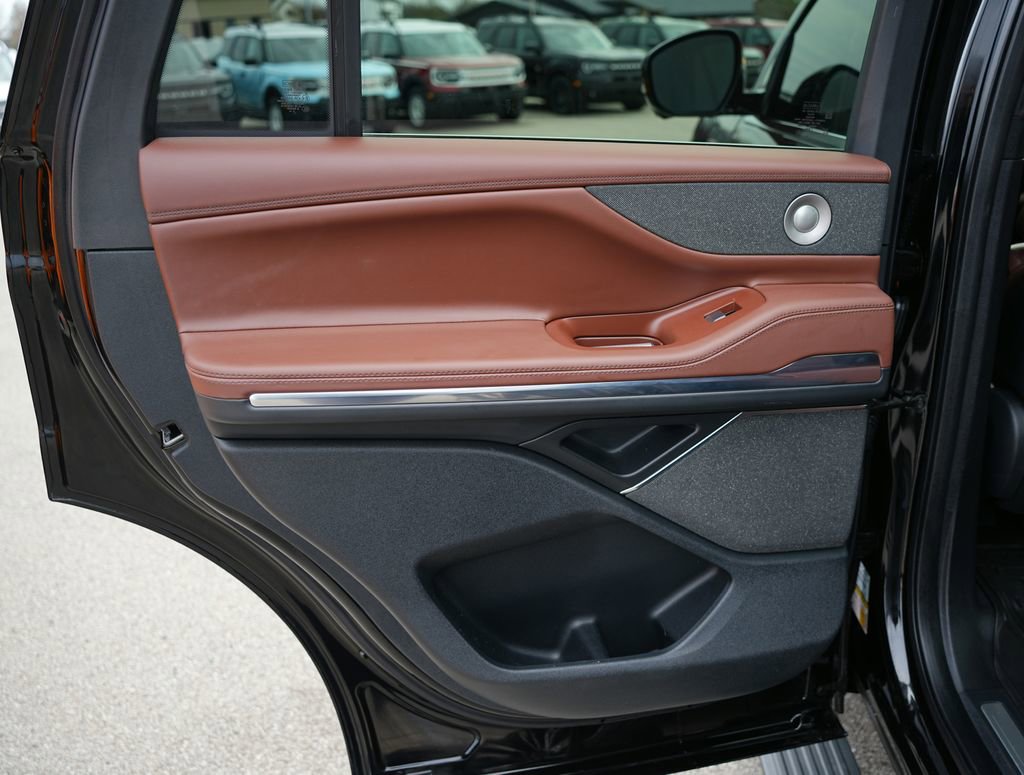 Used 2025 Lincoln Navigator Reserve AWD/4WD image 25